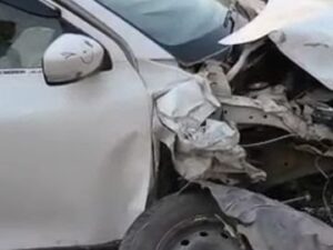 कोरबा: दो अलग-अलग सड़क हादसों में 2 कारें बुरी तरह क्षतिग्रस्त, एक में एयरबैग से बची जान, दूसरी घटना में कार खंभे से टकराकर पलटी