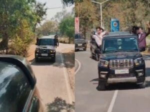 कोरबा: चलती स्कॉर्पियो में स्कूली छात्रों का स्टंट, खिड़की से बाहर निकलकर बनाई रील्स; लड़कियों ने भी जुल्फें लहराईं; देखें वीडियो