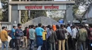 कोरबा: एसईसीएल की कुसमुंडा खदान में मजदूर की मौत, परिजन आक्रोशित; जीएम कार्यालय के सामने शव रखकर किया प्रदर्शन